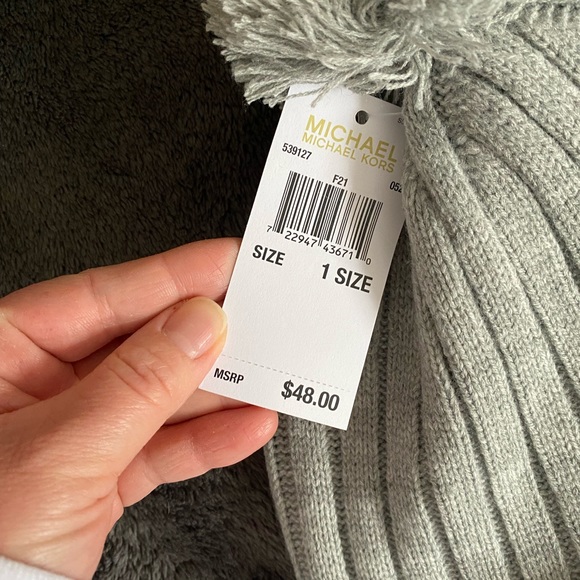 MICHAEL KORS HAT - Picture 3 of 3